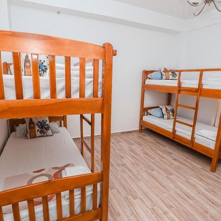 Nana Hostel Vlorë Buitenkant foto