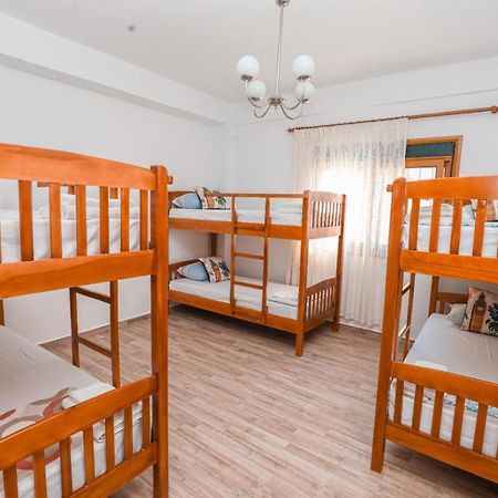 Nana Hostel Vlorë Buitenkant foto