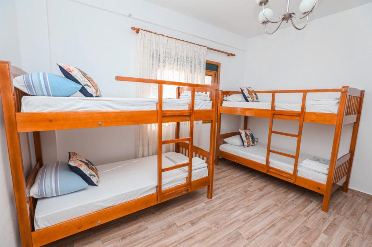 Nana Hostel Vlorë Buitenkant foto