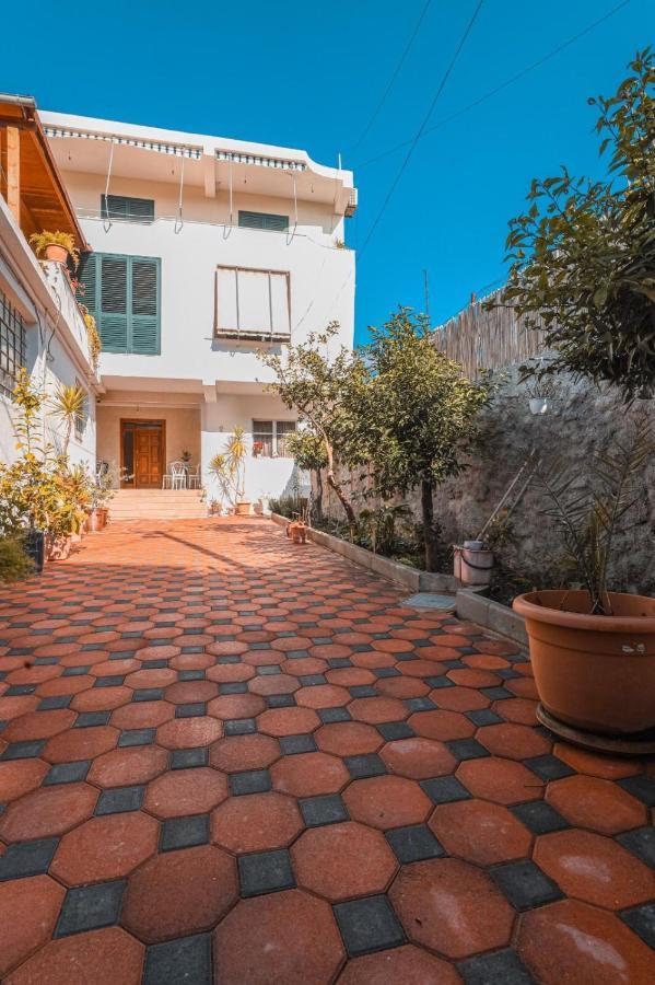 Nana Hostel Vlorë Buitenkant foto