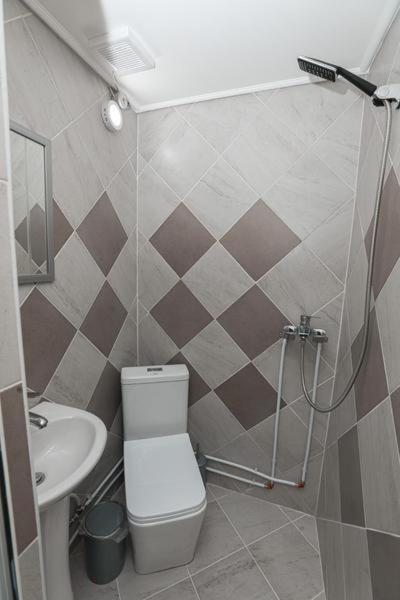 Nana Hostel Vlorë Buitenkant foto