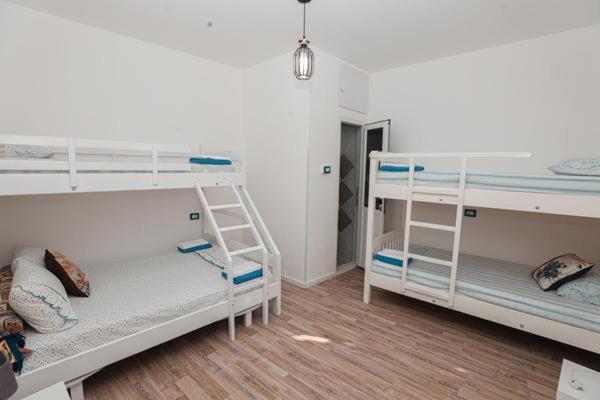 Nana Hostel Vlorë Buitenkant foto